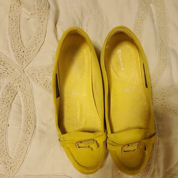 Bright yellow loafers comfy extra support - Picture 2 of 5